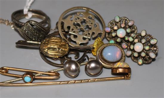 A platinum band and other items of jewellery including an opal set stock pin.